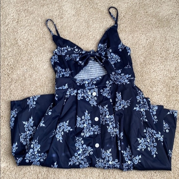 Brand new navy dress with cut out size L - Picture 1 of 3